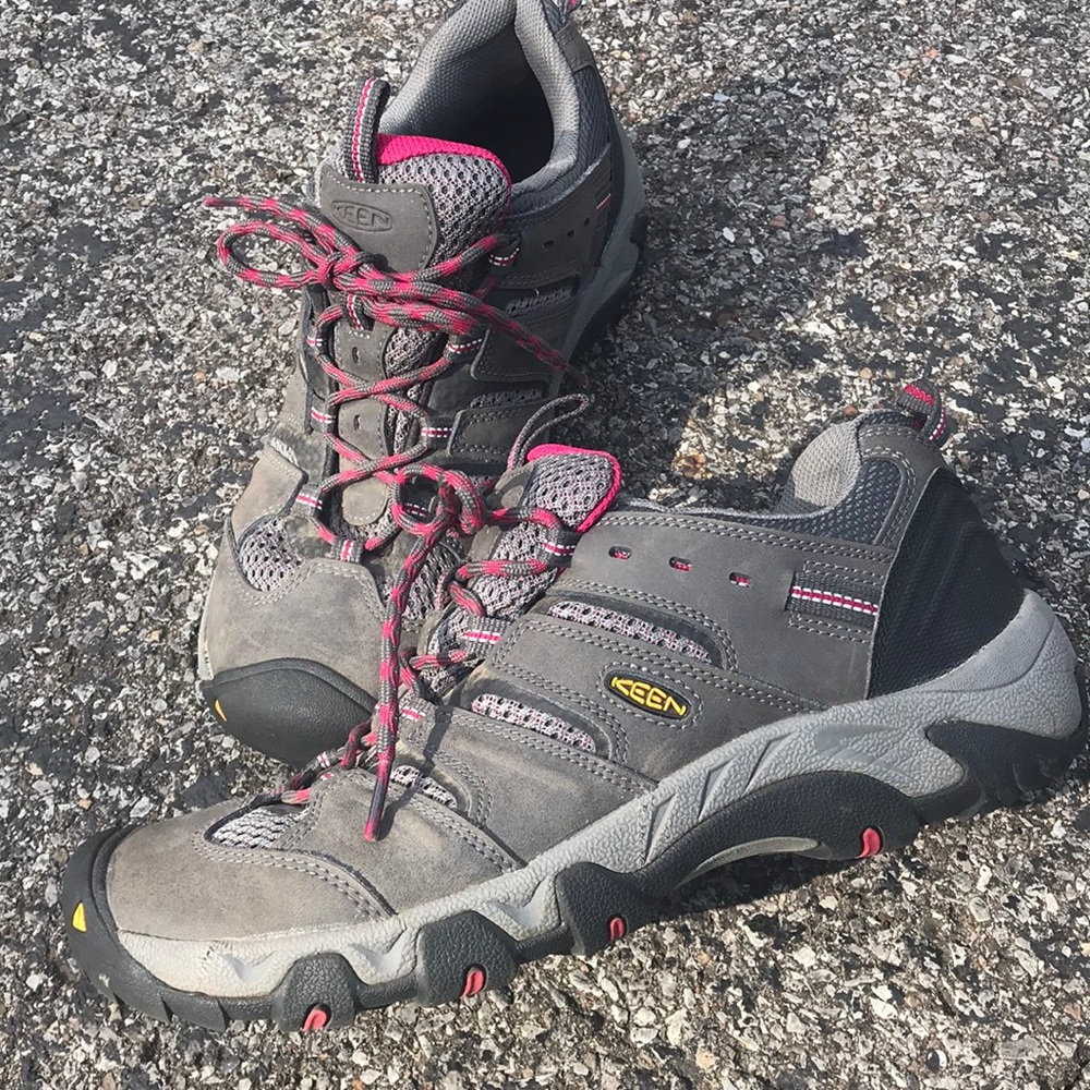 Women’s keens hiking boots